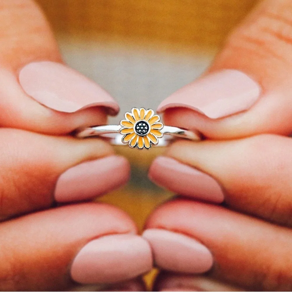 NWT Pura Vida Enamel Sunflower Ring in Silver - Picture 2 of 4